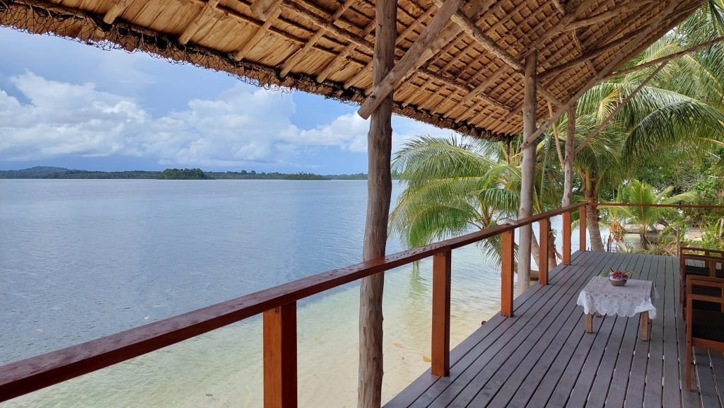 Located on Lola Island in Vona Vona Lagoon in the Western Province lies Zipolo Habu. Nestled within a blue lagoon and fringed by white sands and tall green palms, Lola truly reflects a quintessential island paradise.